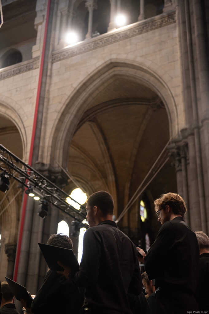 Les choristes sous les voûtes de la cathédrale Notre-Dame de la Treille Des choristes sous les voûtes de la cathédrale Notre-Dame de la Treille avant le concert