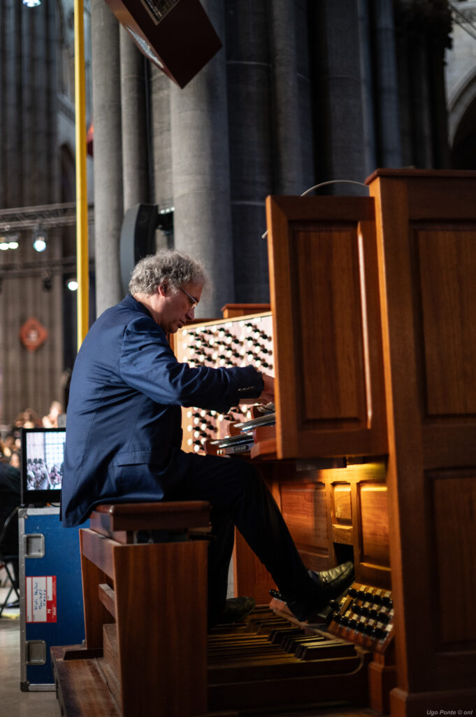 Thierry Escaich aux grandes orgues de la cathédrale Thierry Escaich à la console des grandes orgues de la cathédrale Notre-Dame de la Treille