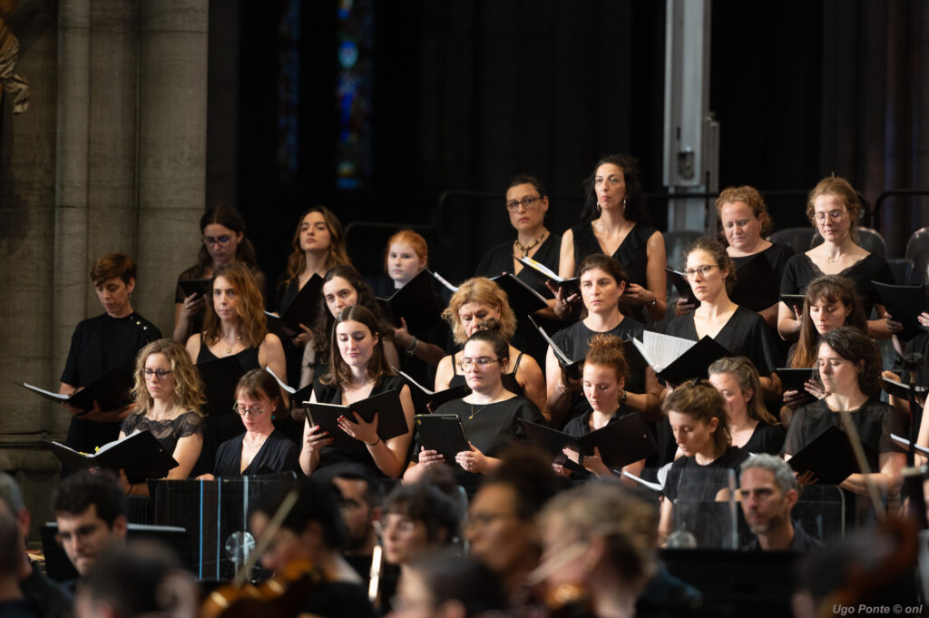 Les choristes et l’Orchestre National de Lille pendant le Te Deum Les choristes et les musiciens de l'Orchestre National de Lille pendant le Te Deum